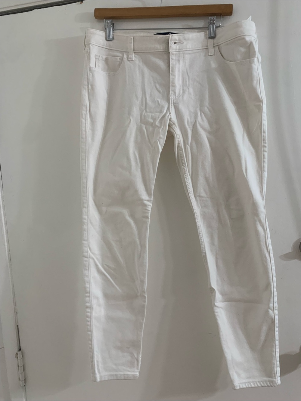 Hollister White Low-Rise Super Skinny Jeans
